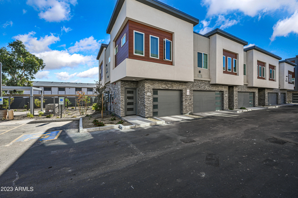 1023 W 5th Street - Photo 32