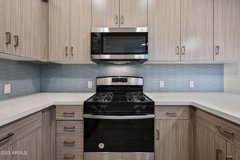 1023 W 5th Street - Photo 12