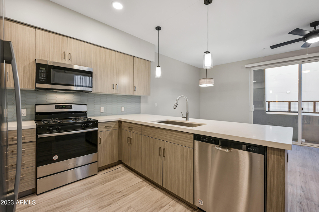 1023 W 5th Street - Photo 11