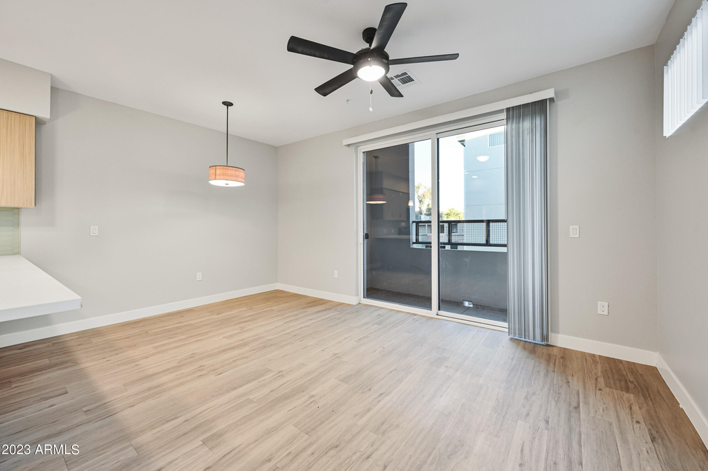 1023 W 5th Street - Photo 4