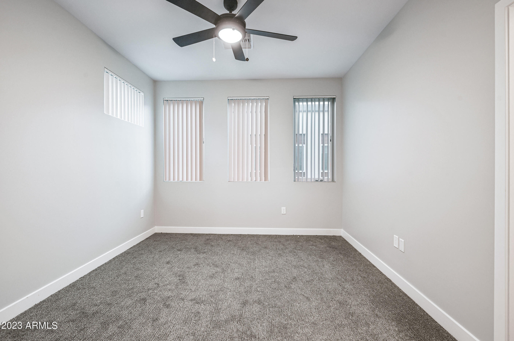 1023 W 5th Street - Photo 15