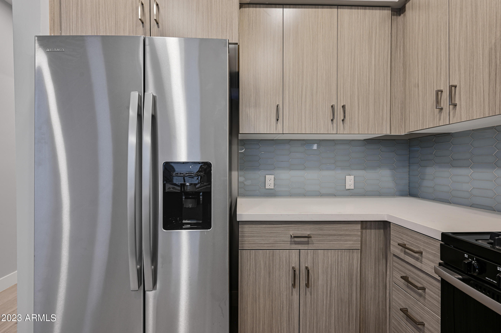 1023 W 5th Street - Photo 13