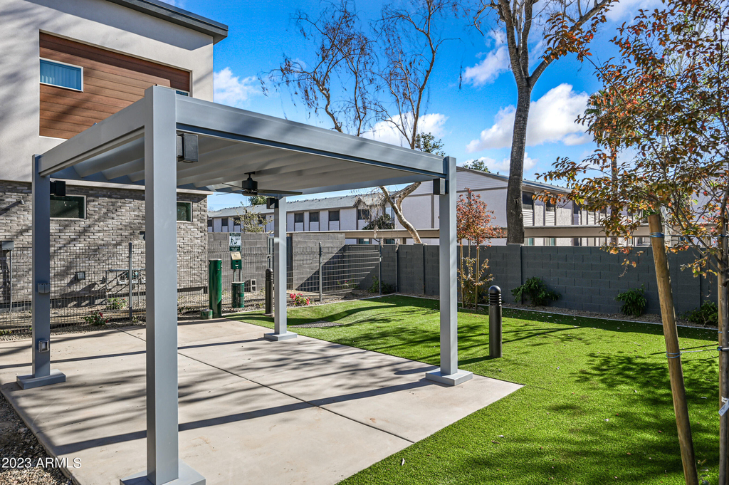 1023 W 5th Street - Photo 29