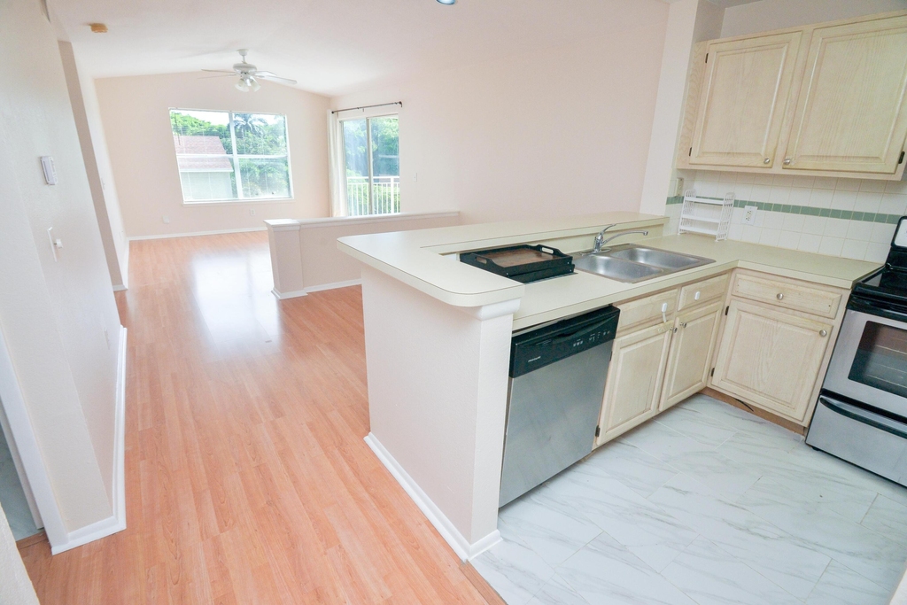 1845 Palm Cove Boulevard - Photo 2