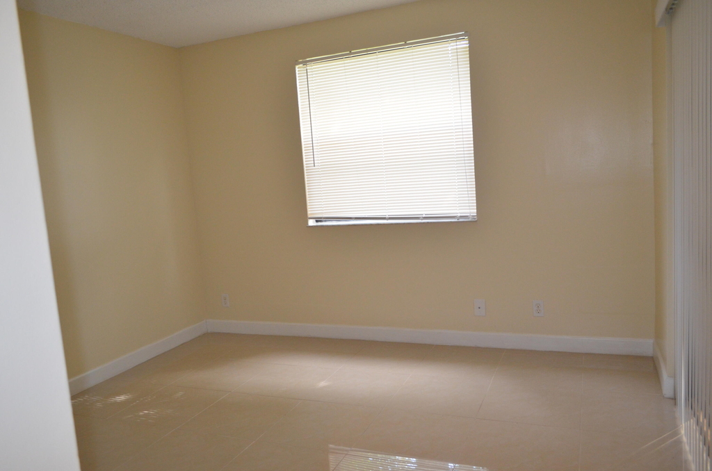 5821 Riverside Drive - Photo 4