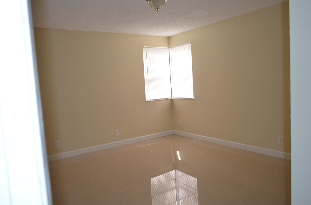 5821 Riverside Drive - Photo 8