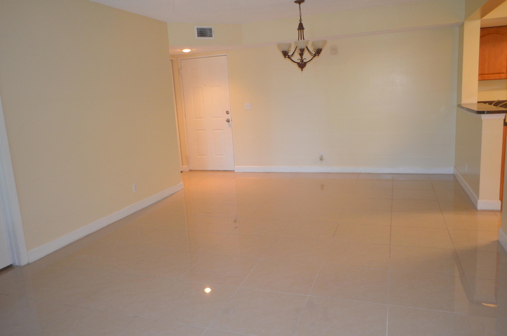 5821 Riverside Drive - Photo 6