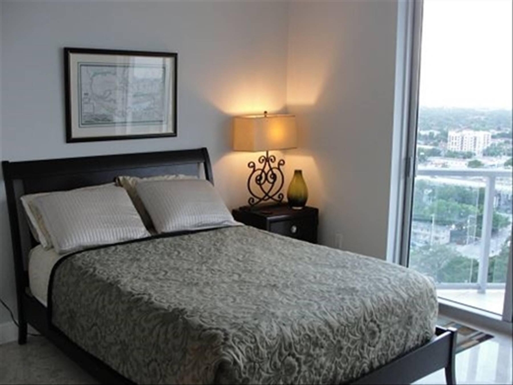 185 Sw 7th Street - Photo 6