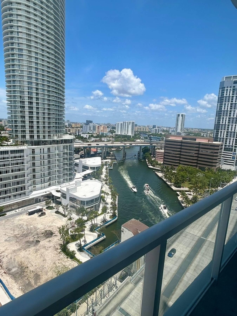 185 Sw 7th Street - Photo 24