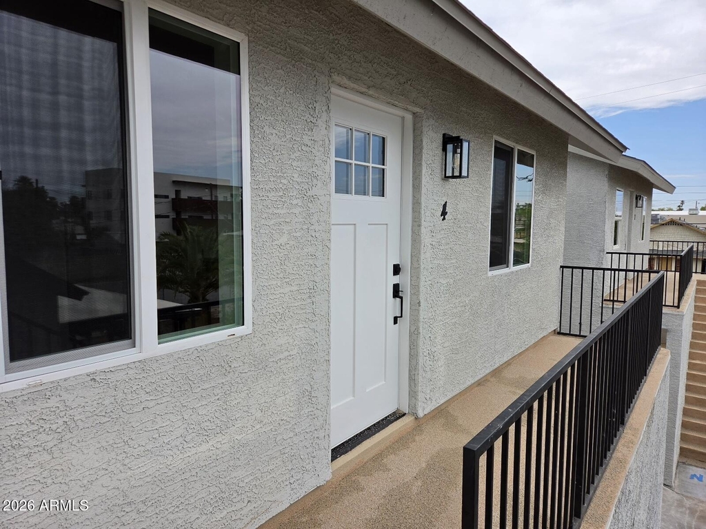 824 N 11th Avenue - Photo 0