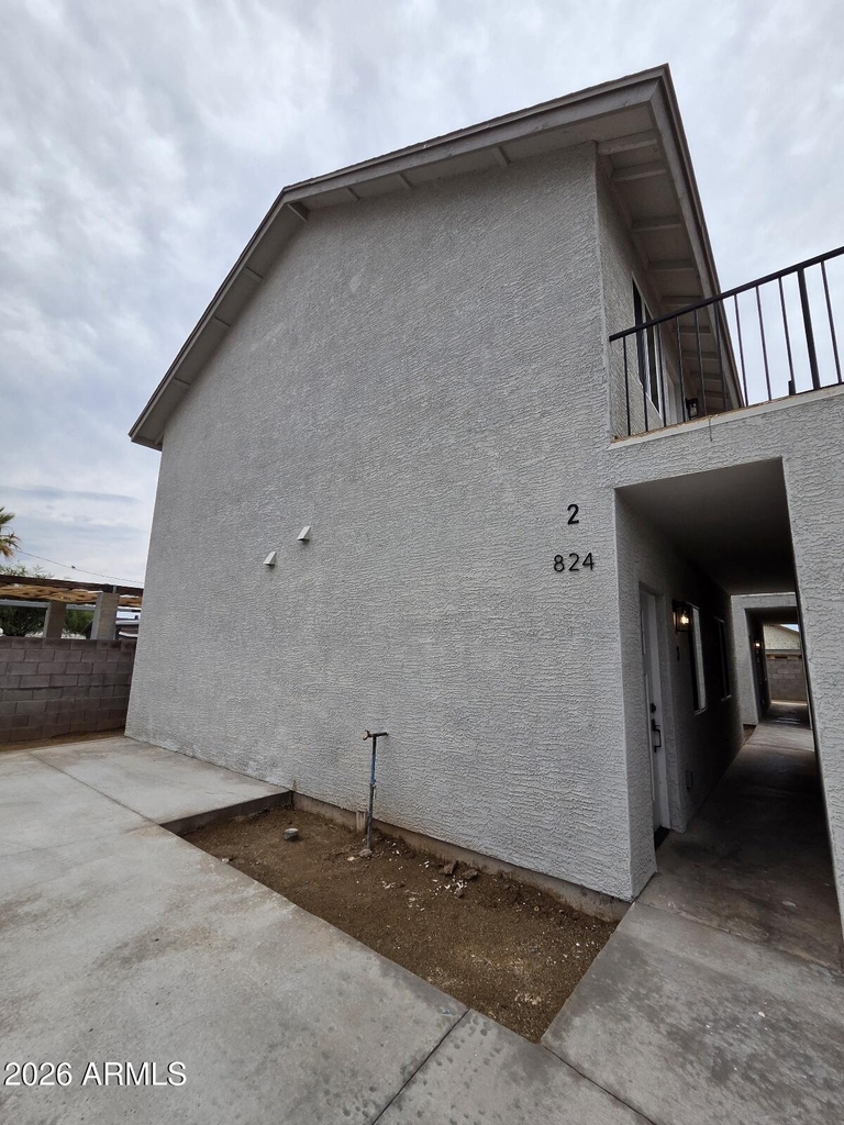 824 N 11th Avenue - Photo 9