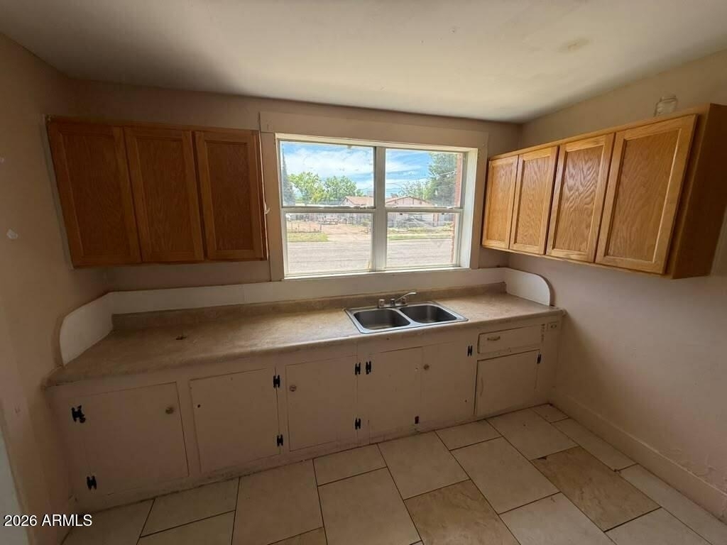 1165 E 10th Street - Photo 6