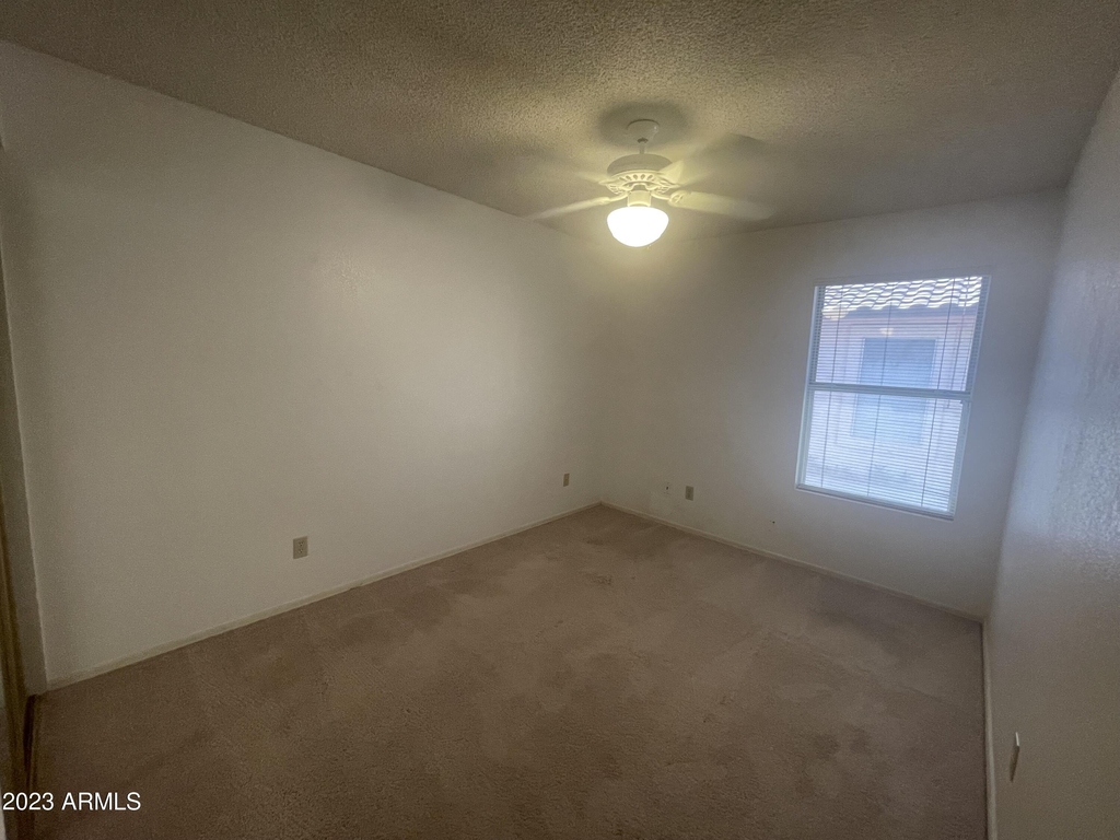 2915 E Amber Ridge Way - Photo 8