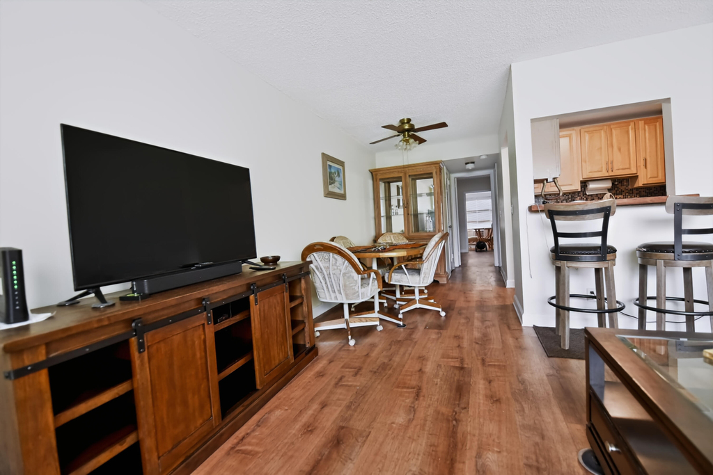 233 Windsor K - Photo 2