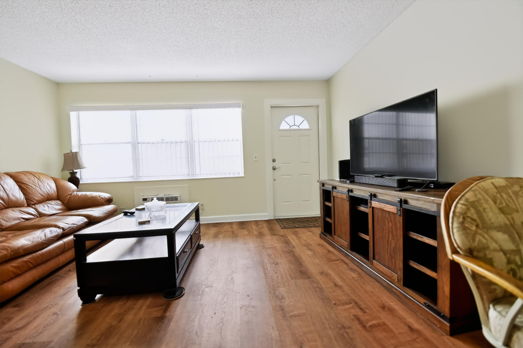 233 Windsor K - Photo 1