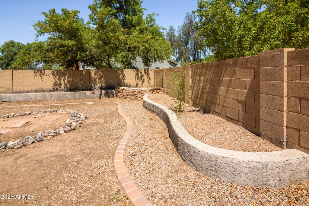 44640 W Yucca Lane - Photo 32