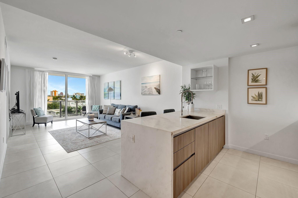 401 N Birch Road - Photo 1