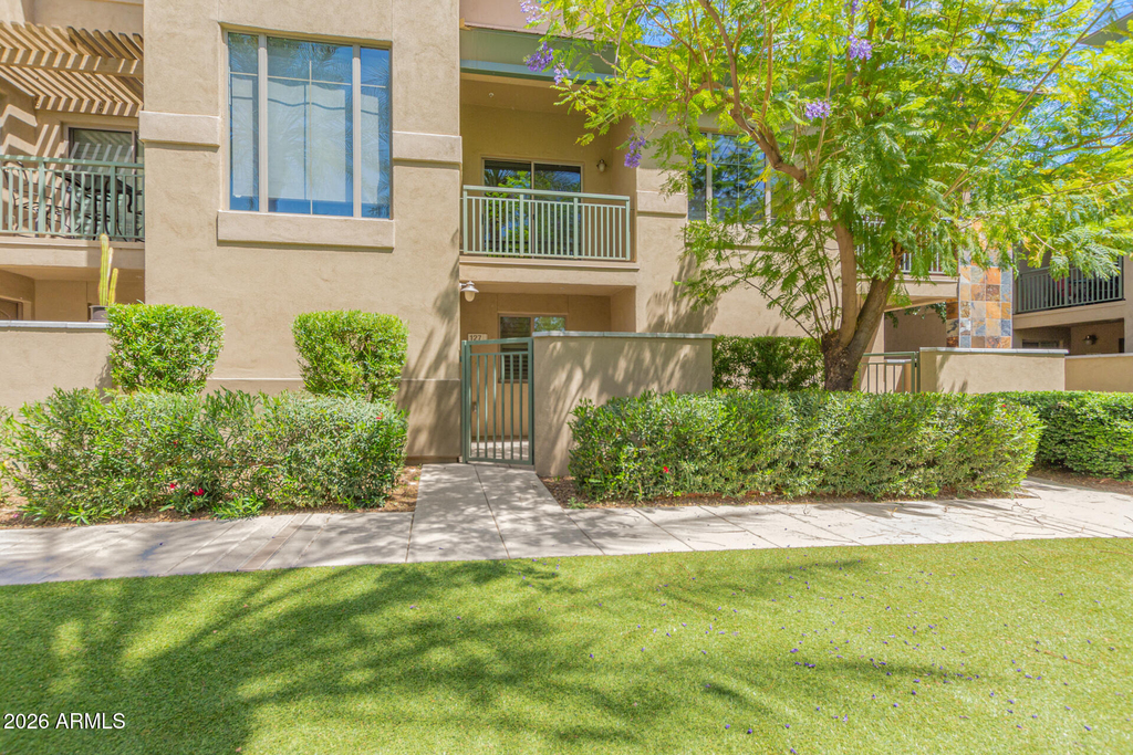 815 E Rose Lane - Photo 0