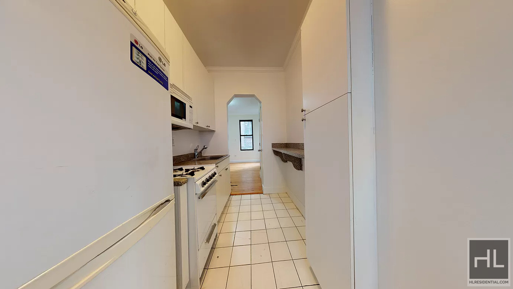 2 Avenue - Photo 2