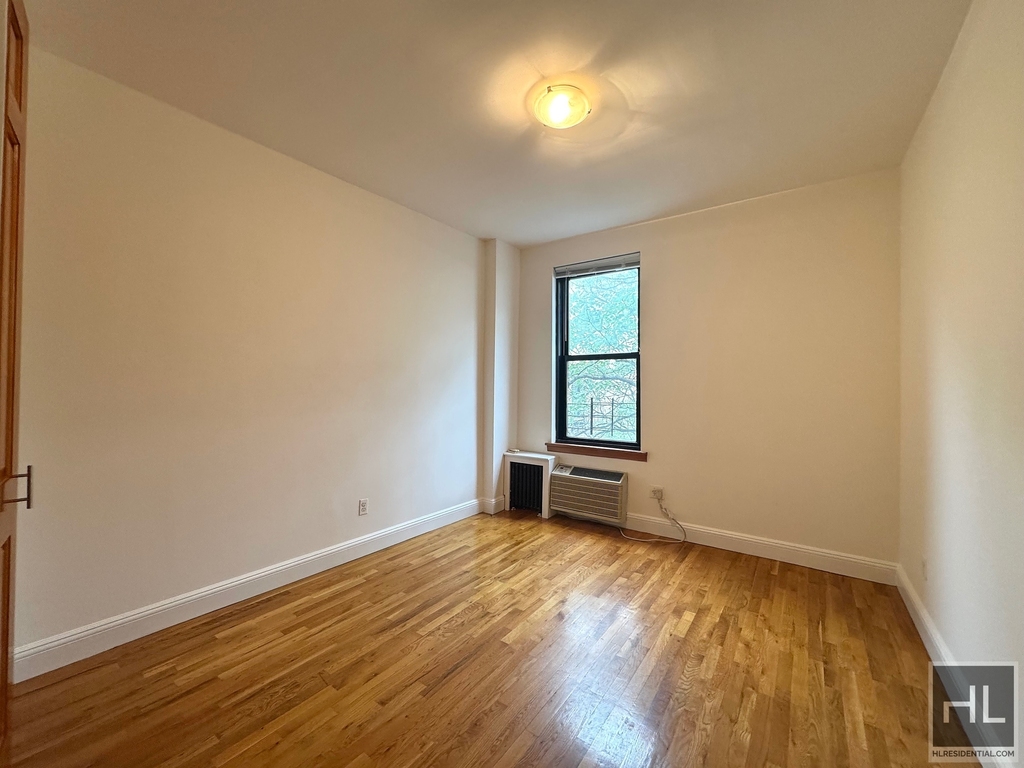 Riverside Drive - Photo 12