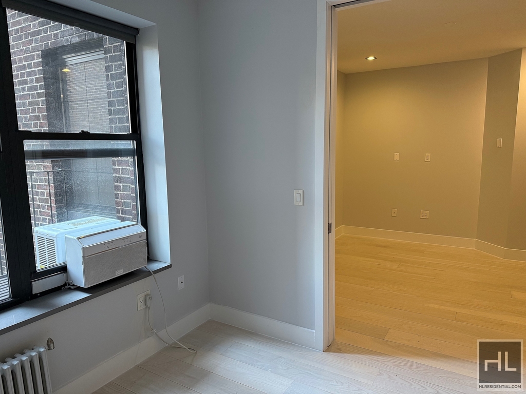 Stanton Street - Photo 2