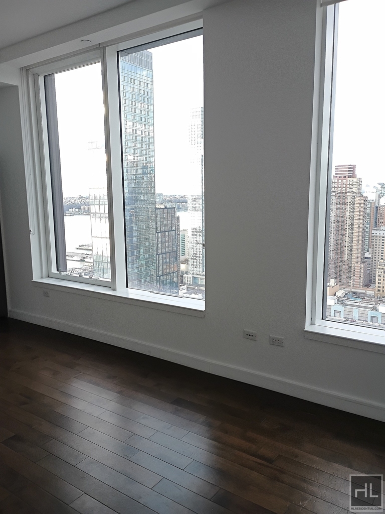 West 36th Street - Photo 1