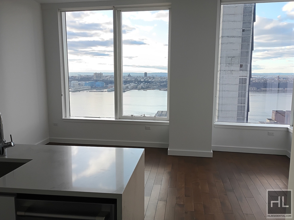 West 36th Street - Photo 2