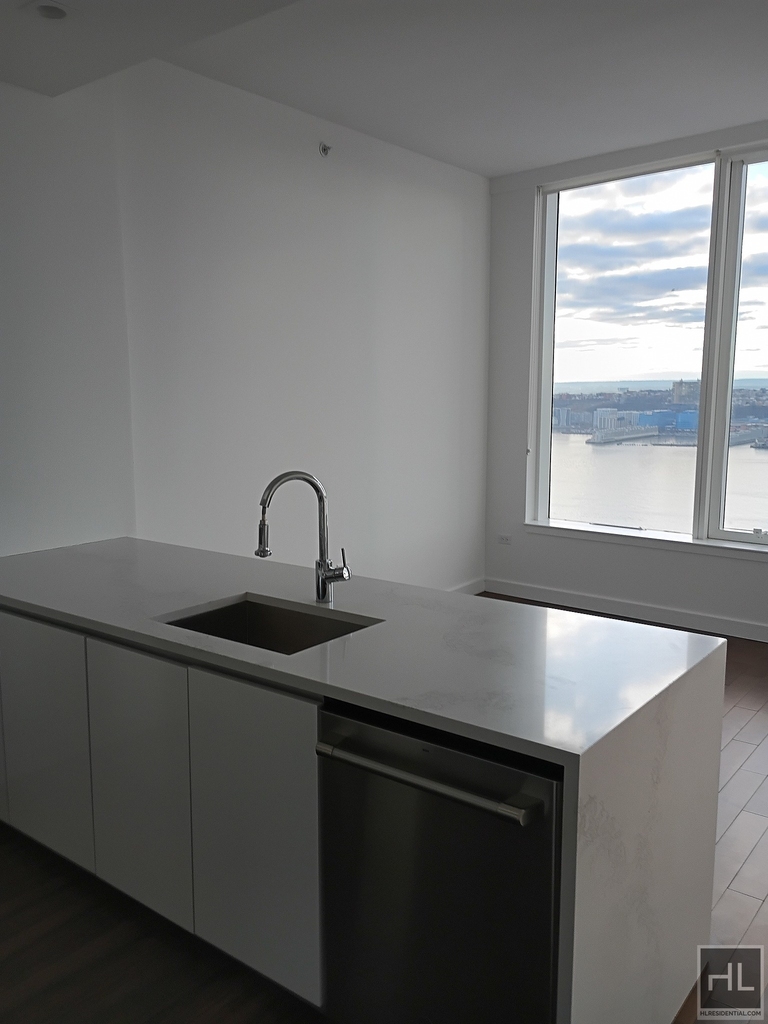 West 36th Street - Photo 3