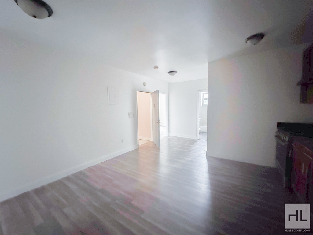 Broadway - Photo 8