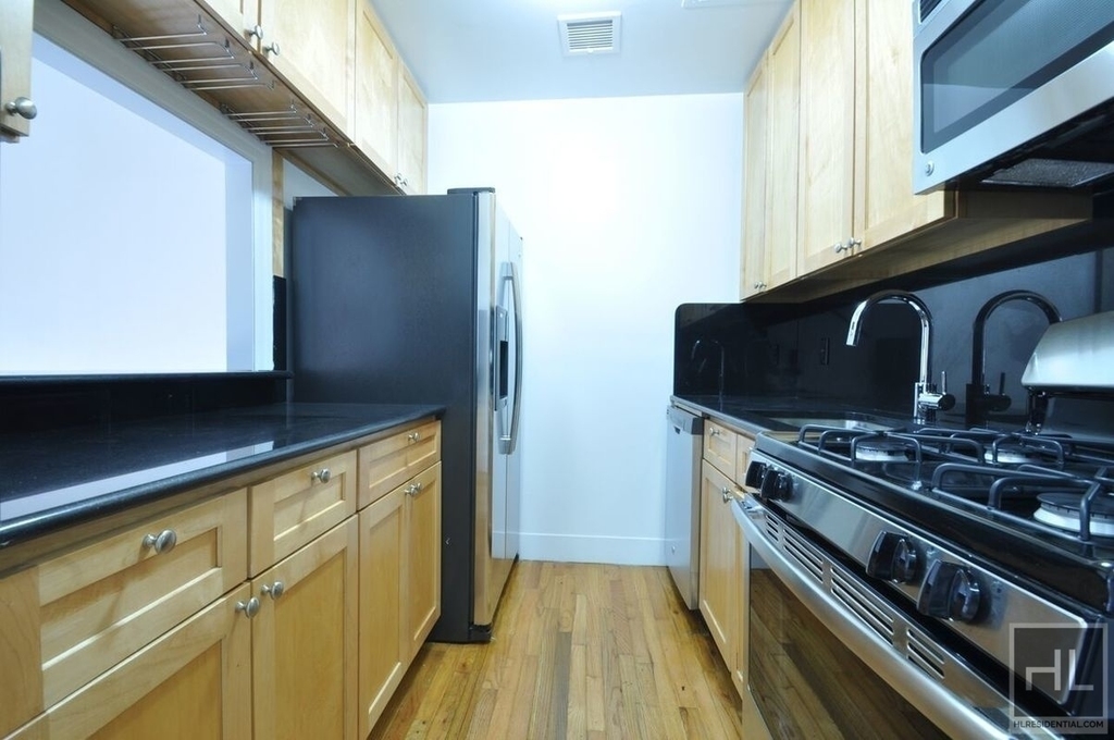 East 57th Street - Photo 2