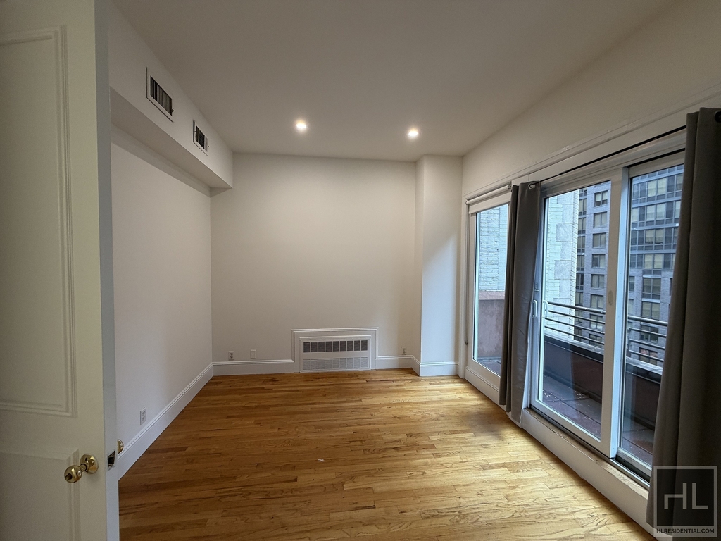 East 57th Street - Photo 5