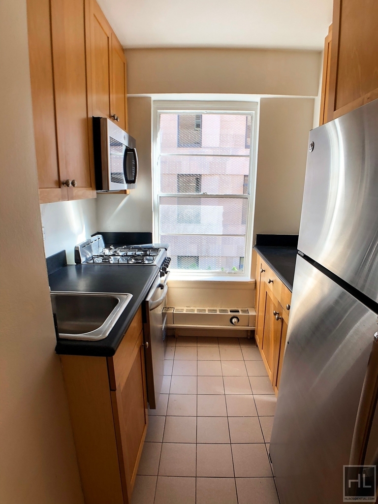East 51st Street - Photo 3