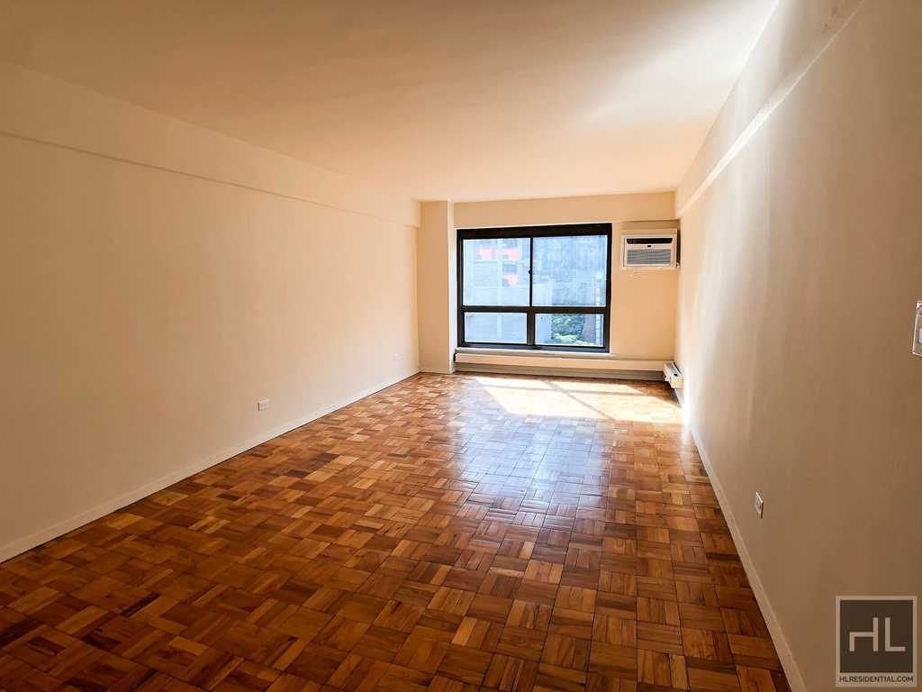 East 51st Street - Photo 0