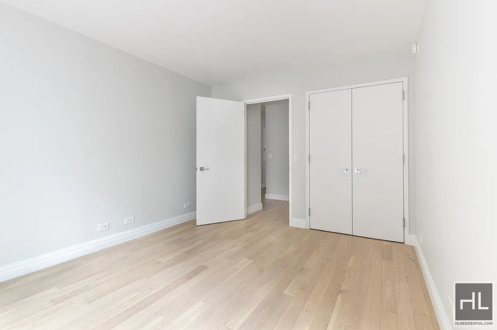 West 48 Street - Photo 1