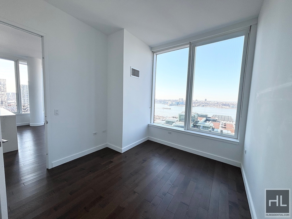 West 36th Street - Photo 0