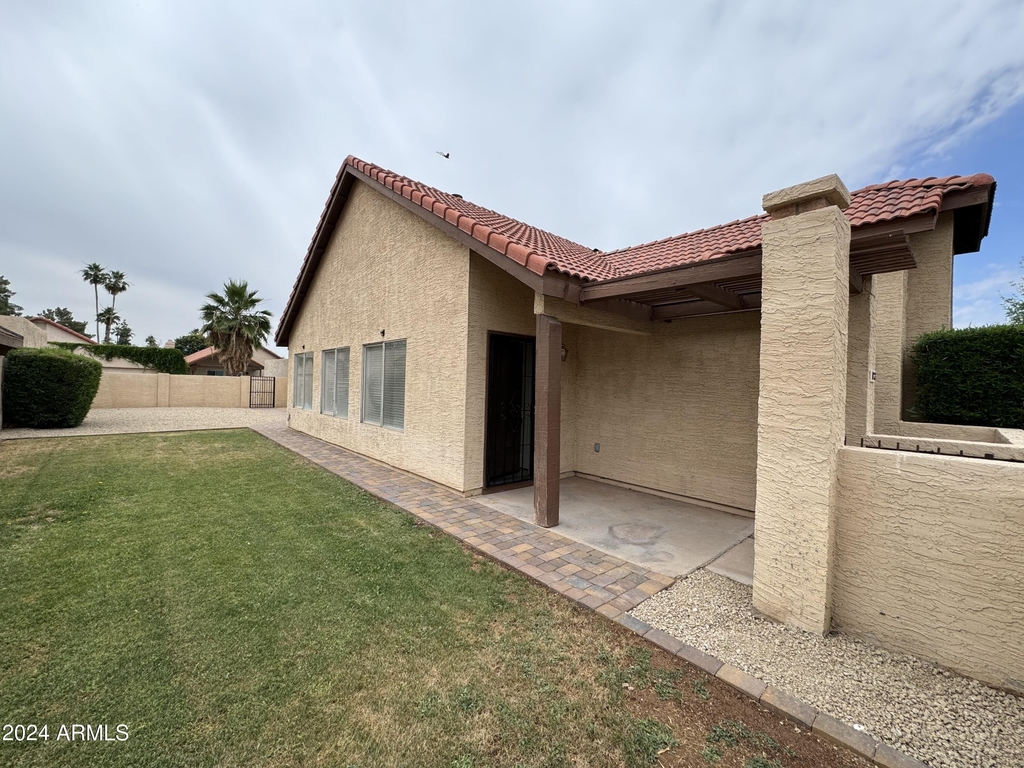 1823 E Secretariat Drive - Photo 11