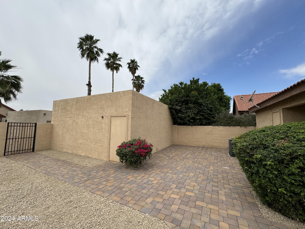 1823 E Secretariat Drive - Photo 33
