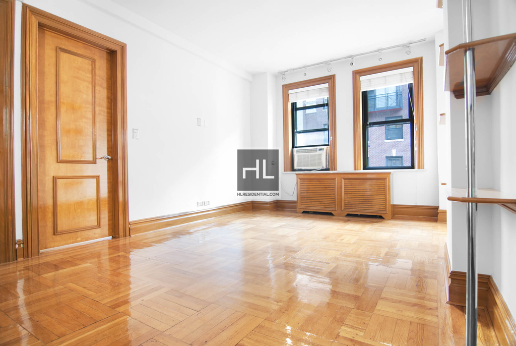 West 58th Street - Photo 0