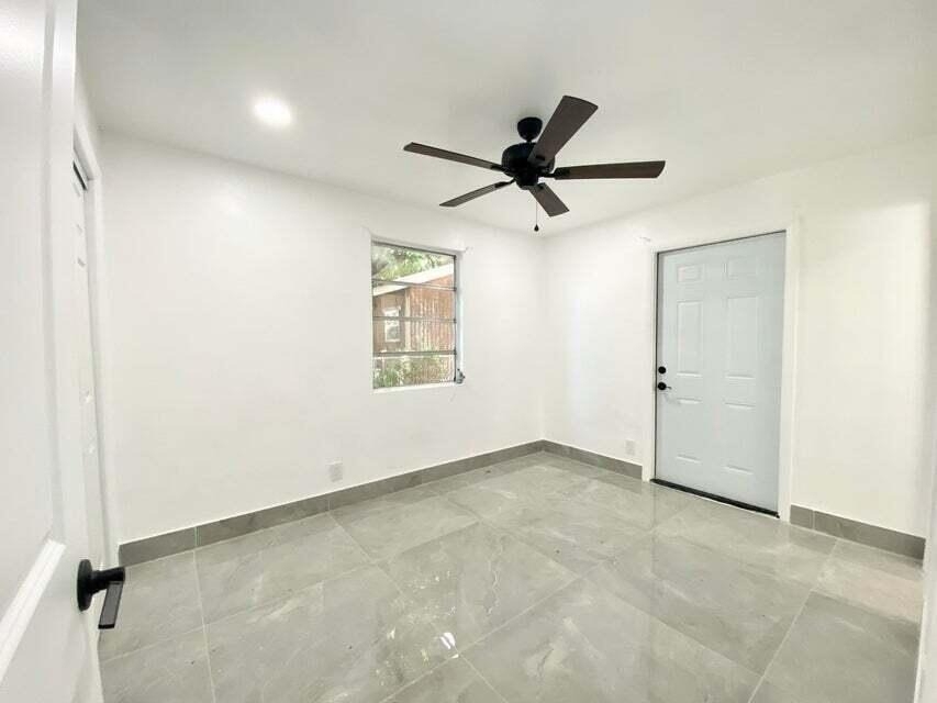 660 Ne 34th Court - Photo 4