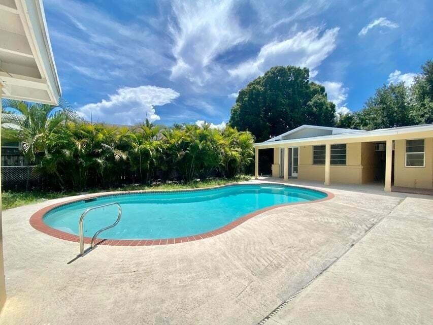 660 Ne 34th Court - Photo 1