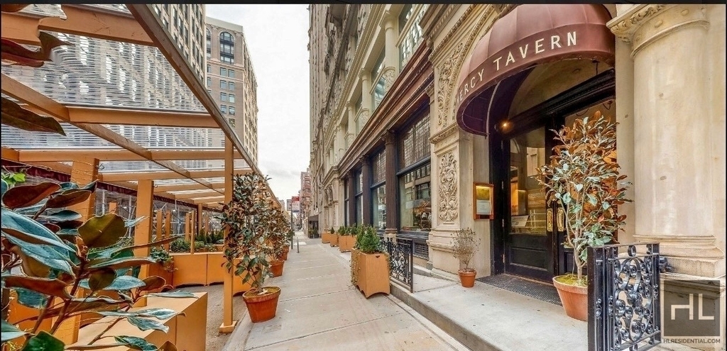 E 16 St - Photo 3