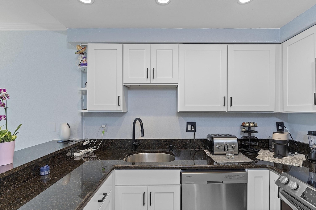 2900 Ne 30th Street - Photo 5