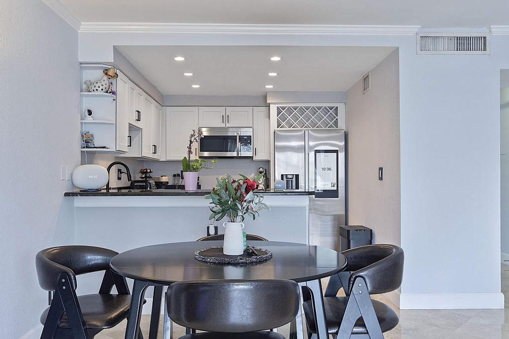 2900 Ne 30th Street - Photo 6