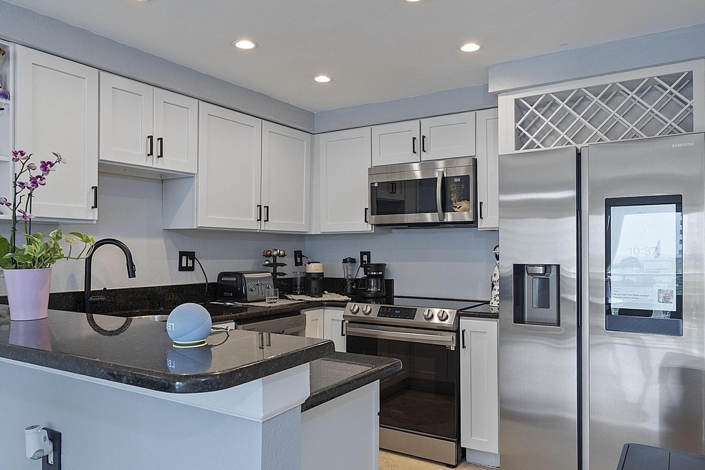 2900 Ne 30th Street - Photo 3