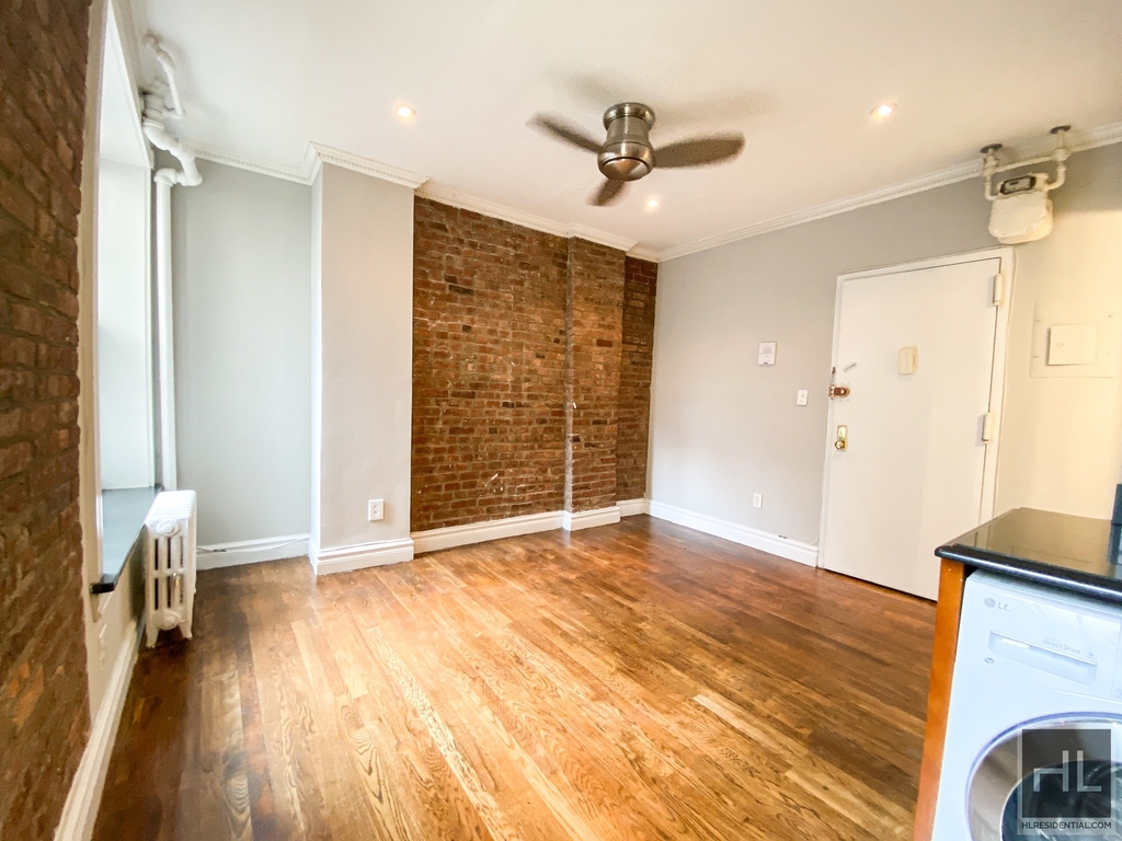Mott Street - Photo 2