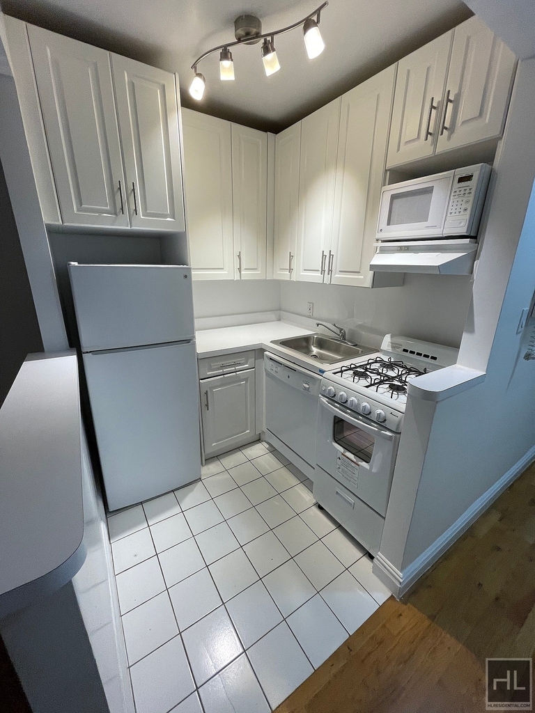 East 80 Street - Photo 2