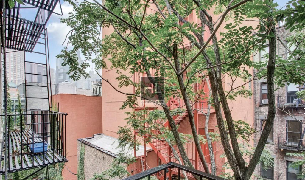 West 50 Street - Photo 1