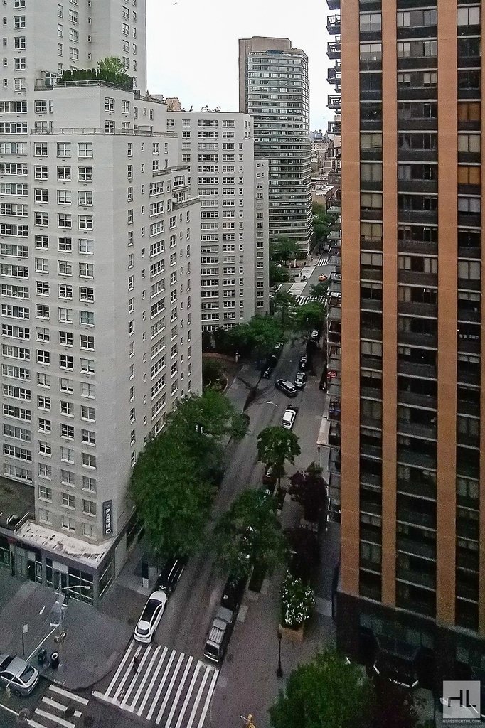 Amsterdam Avenue - Photo 5