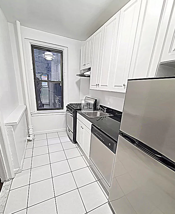 West 55 Street - Photo 4