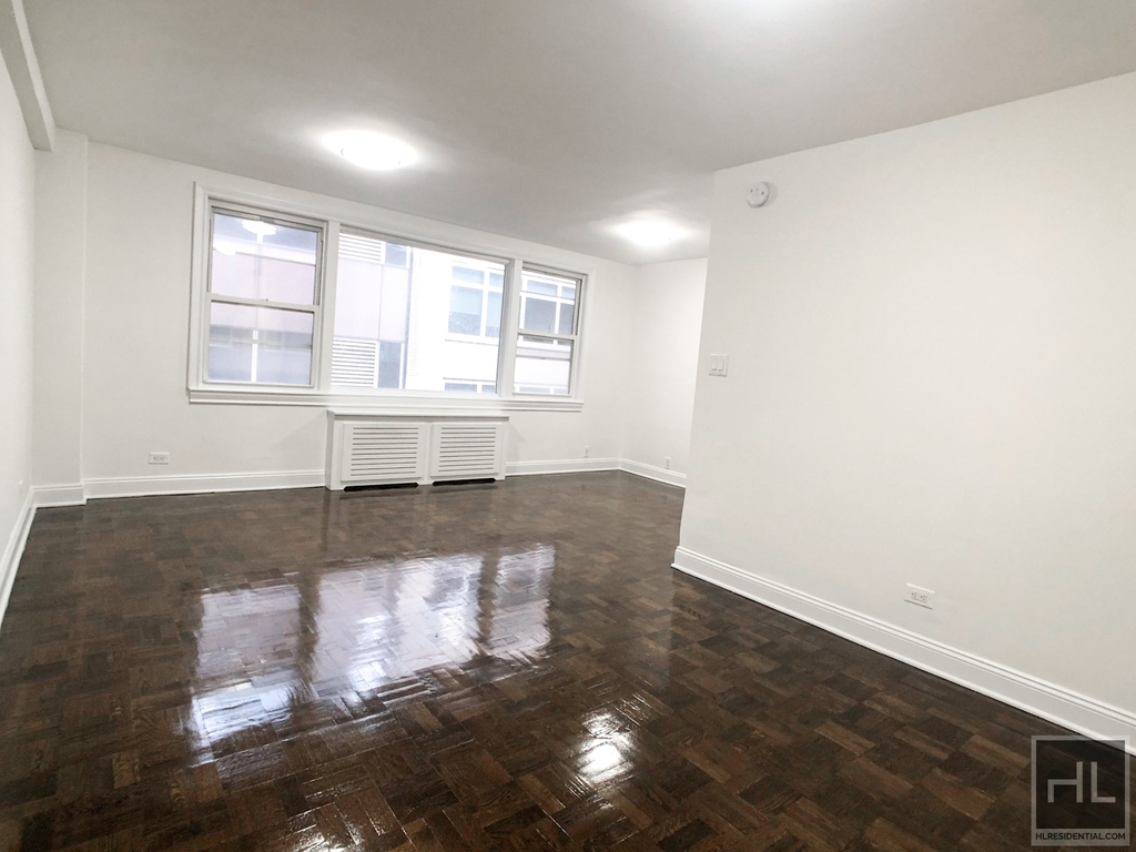 East 55 Street - Photo 0